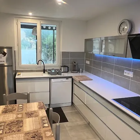 Location * グリュイッサン